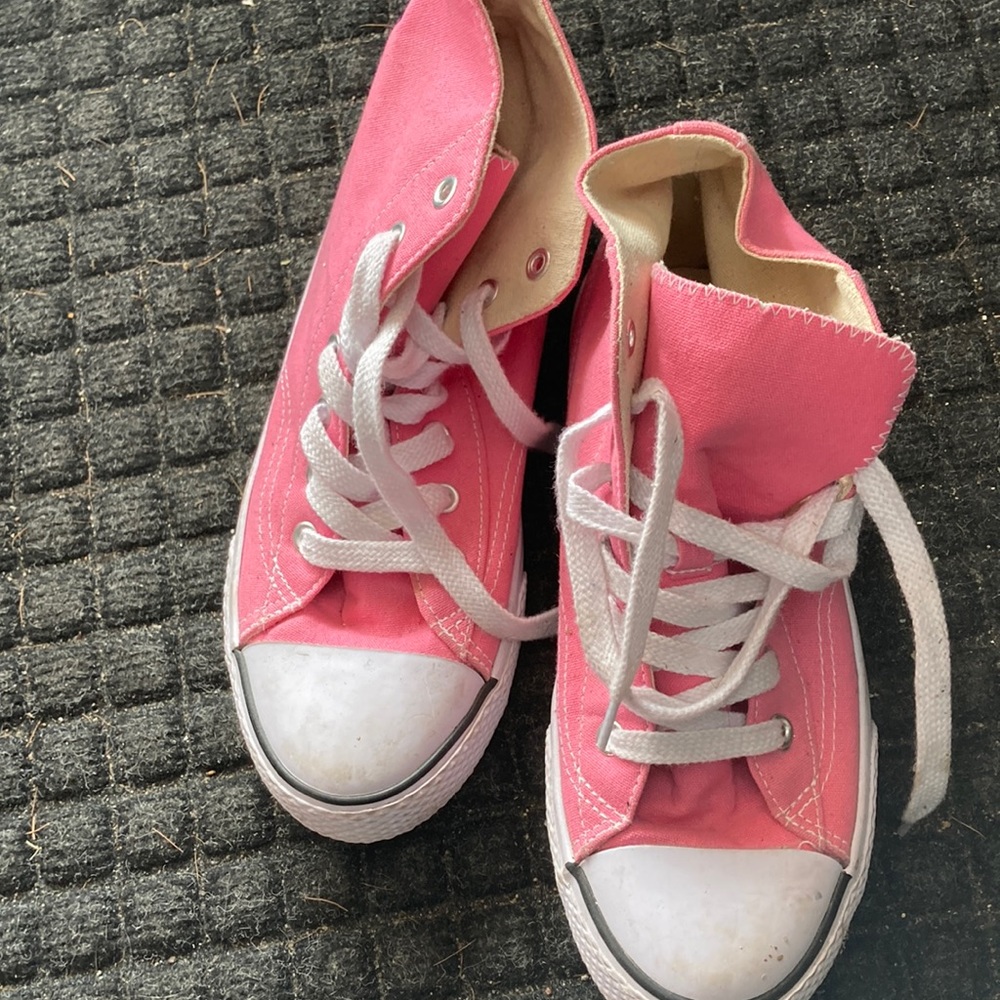 Girls size 6 Airwalk High tops